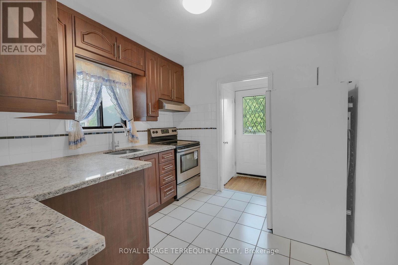 4 HARRIS PARK DRIVE - 12