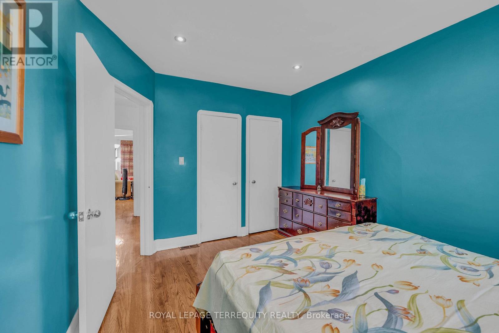 4 HARRIS PARK DRIVE - 16