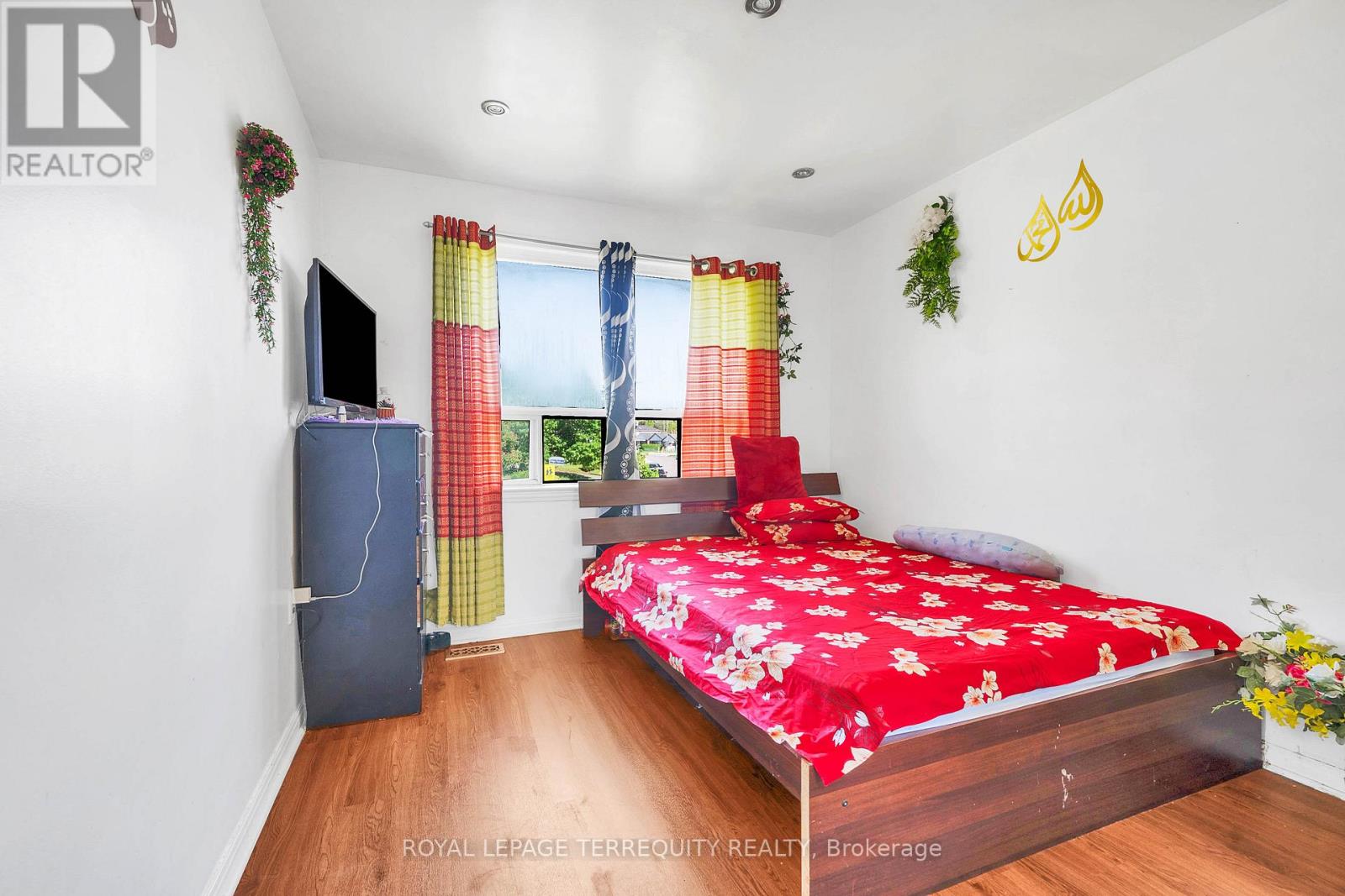 4 HARRIS PARK DRIVE - 22