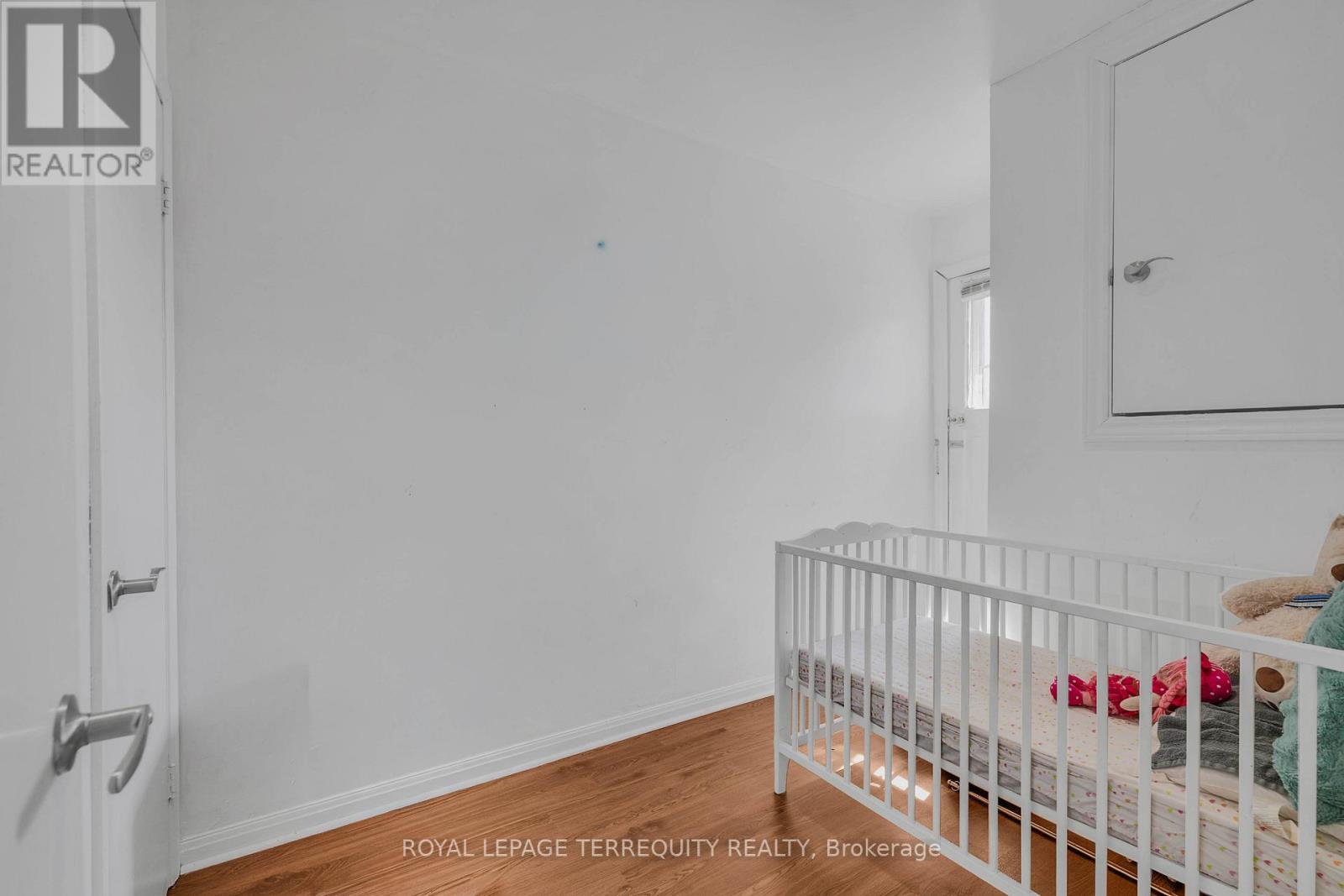 4 HARRIS PARK DRIVE - 24