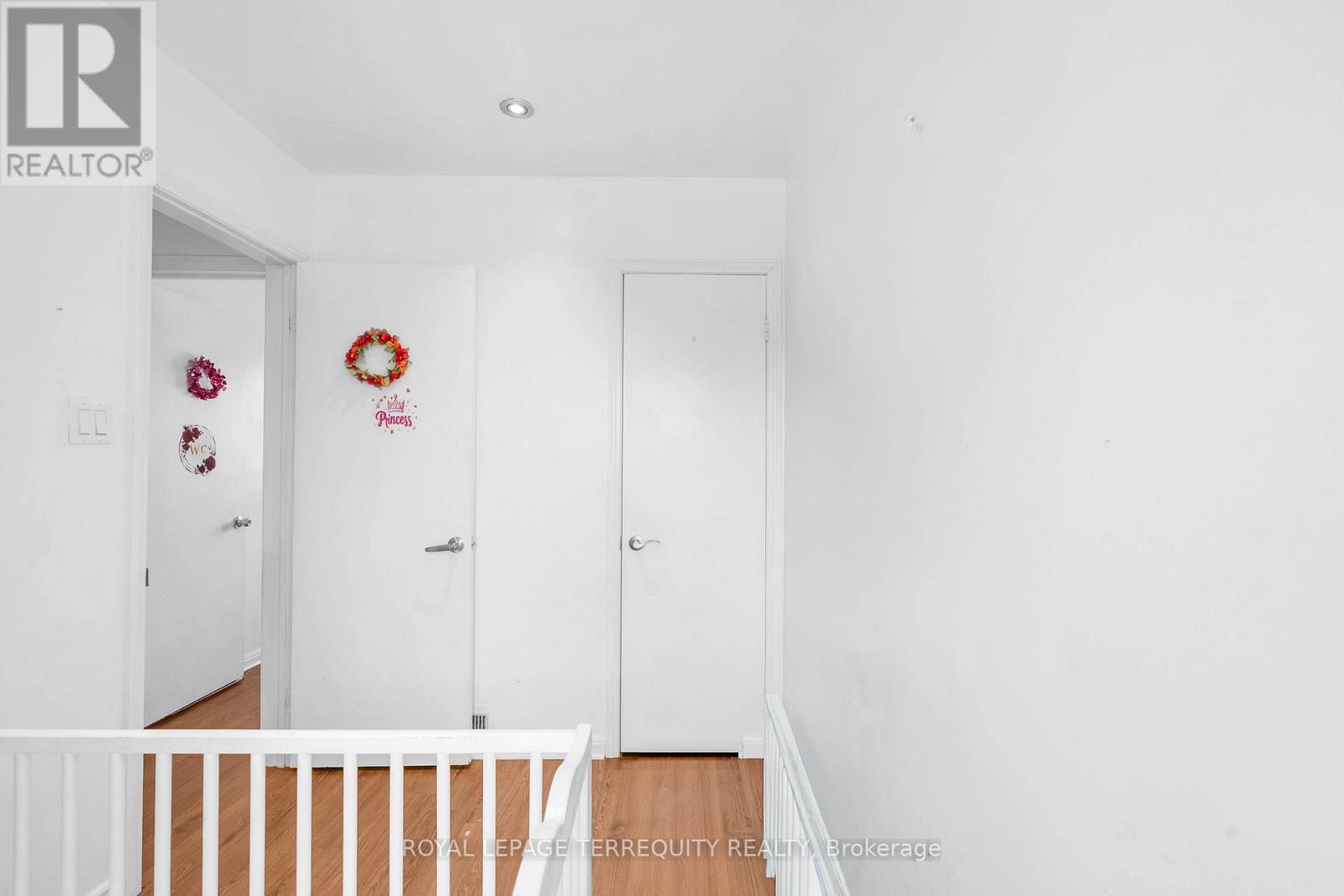 4 HARRIS PARK DRIVE - 25