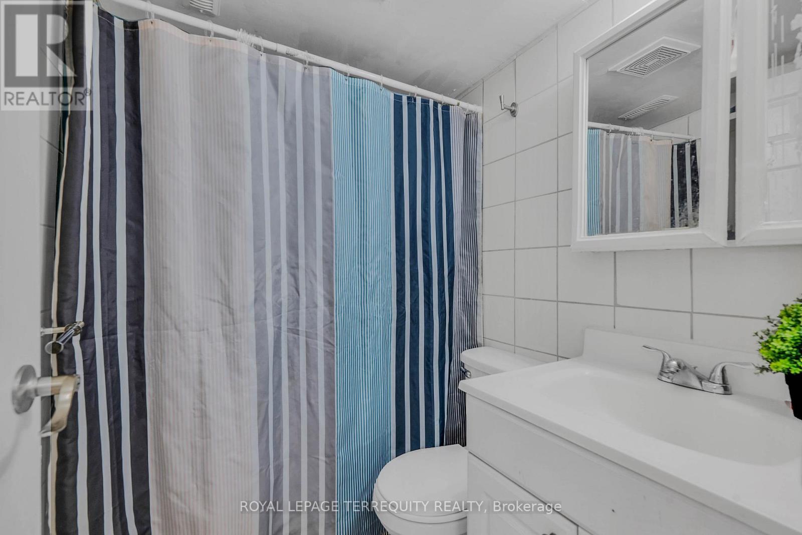 4 HARRIS PARK DRIVE - 26