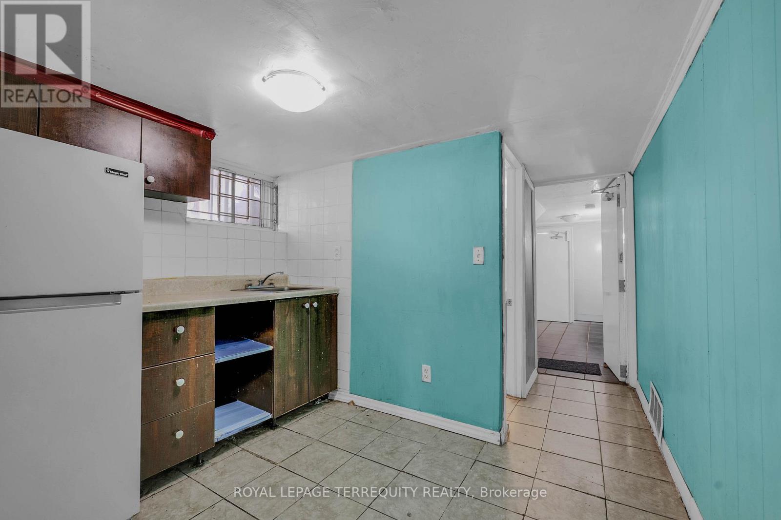 4 HARRIS PARK DRIVE - 39
