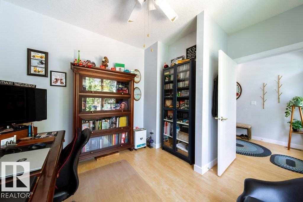 8731 85 AV NW - 17
