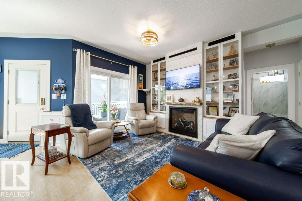 8731 85 AV NW - 10