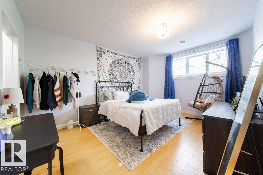 8731 85 AV NW - 25