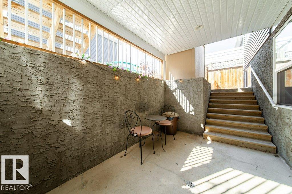 8731 85 AV NW - 28