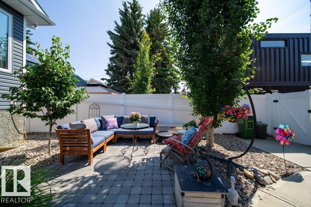 8731 85 AV NW - 37
