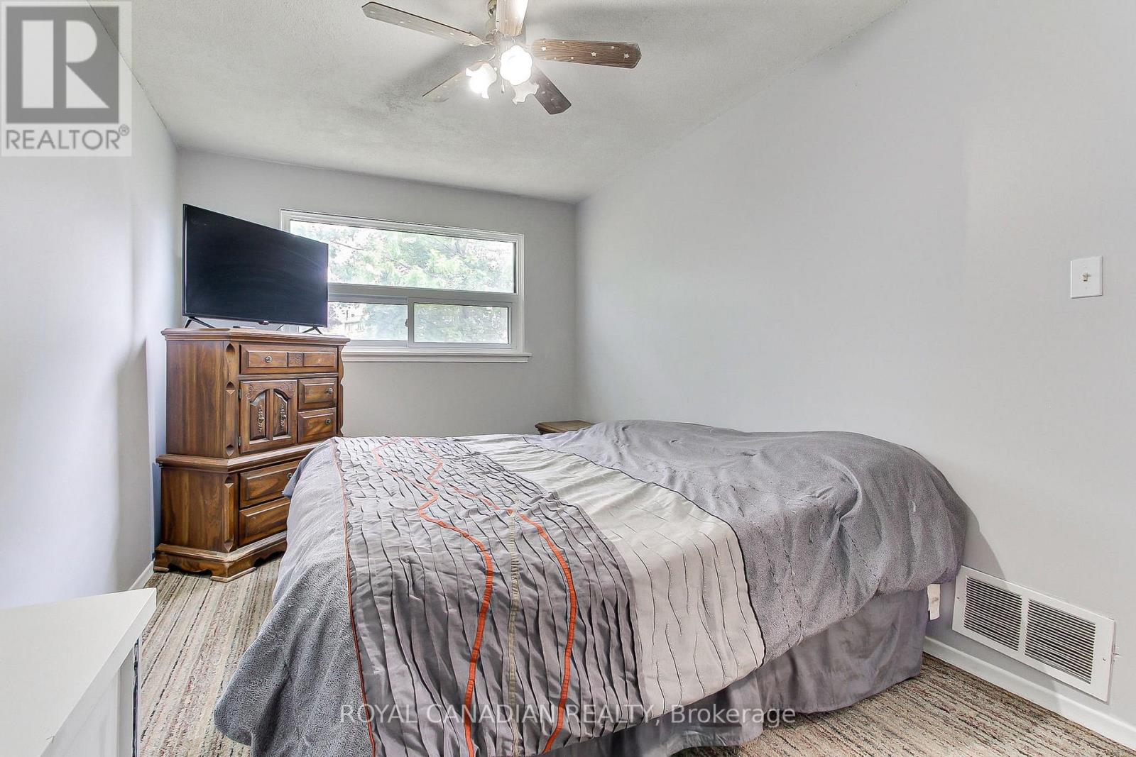 46 AUSTEN LANE - 19