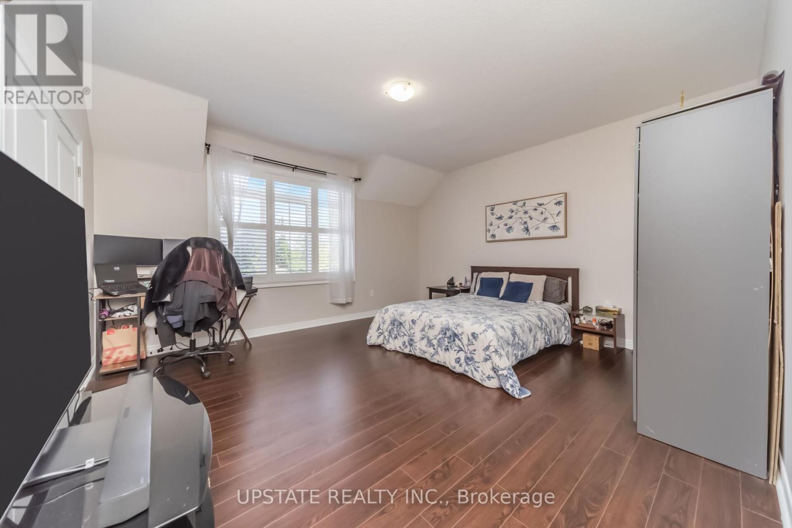150 LLOYD SANDERSON DRIVE - 33