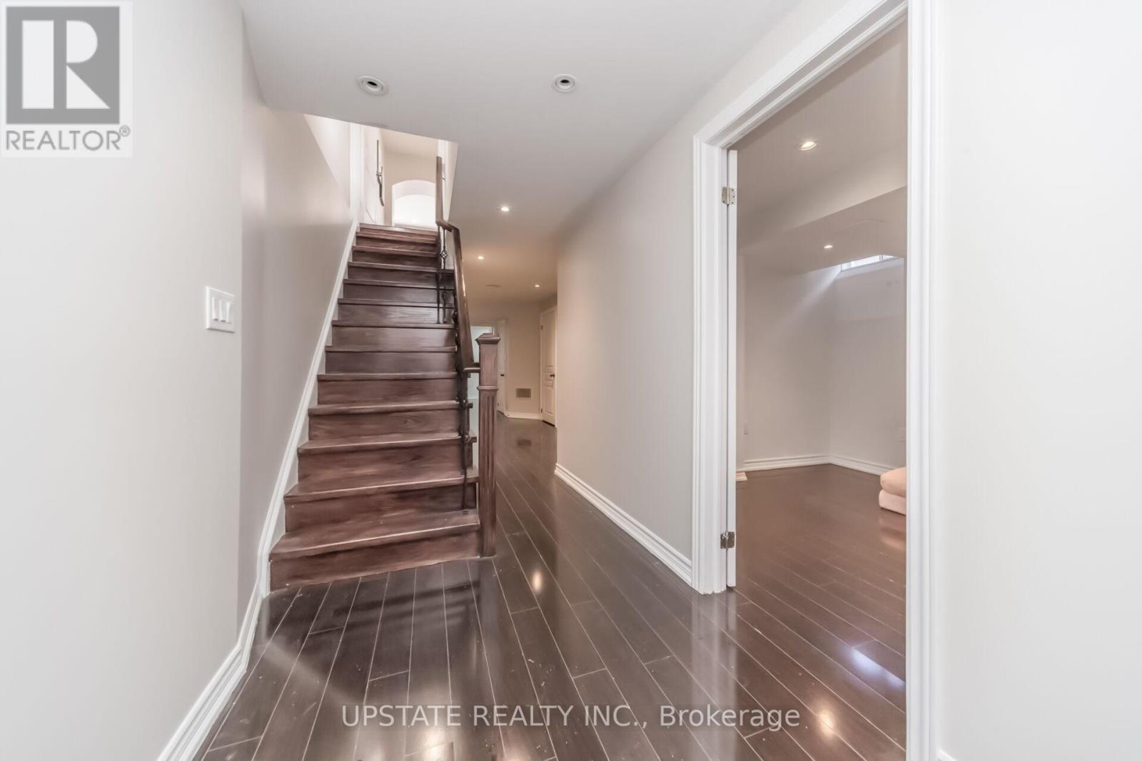 150 LLOYD SANDERSON DRIVE - 36