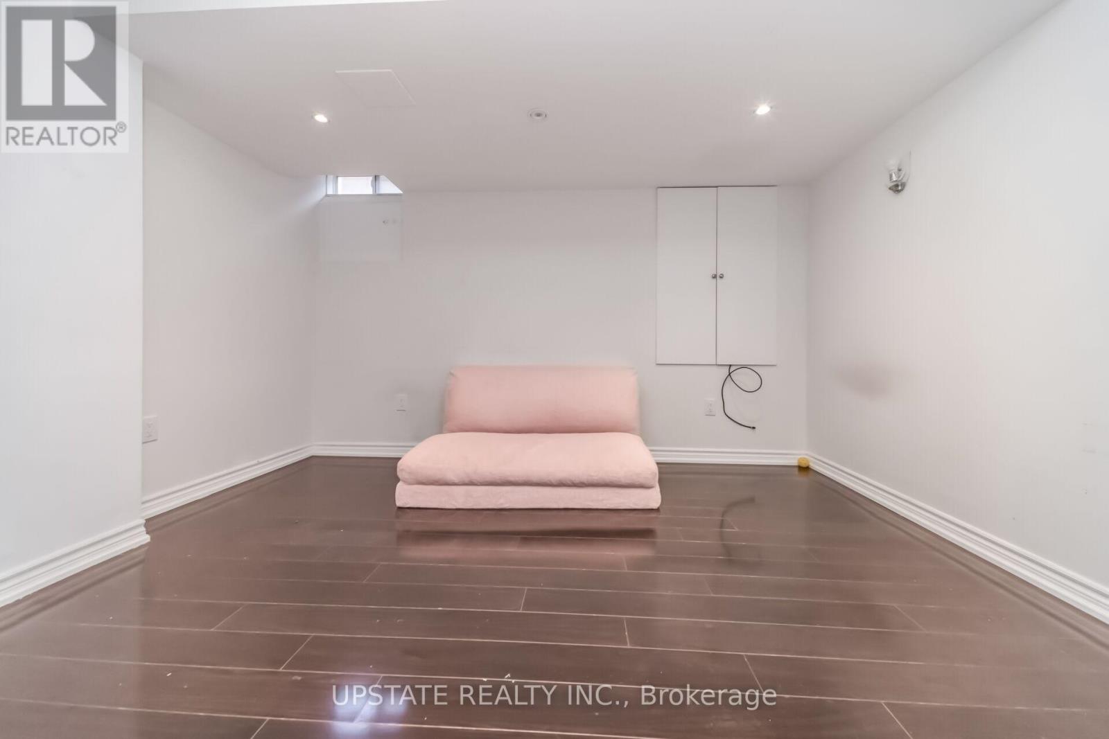 150 LLOYD SANDERSON DRIVE - 37