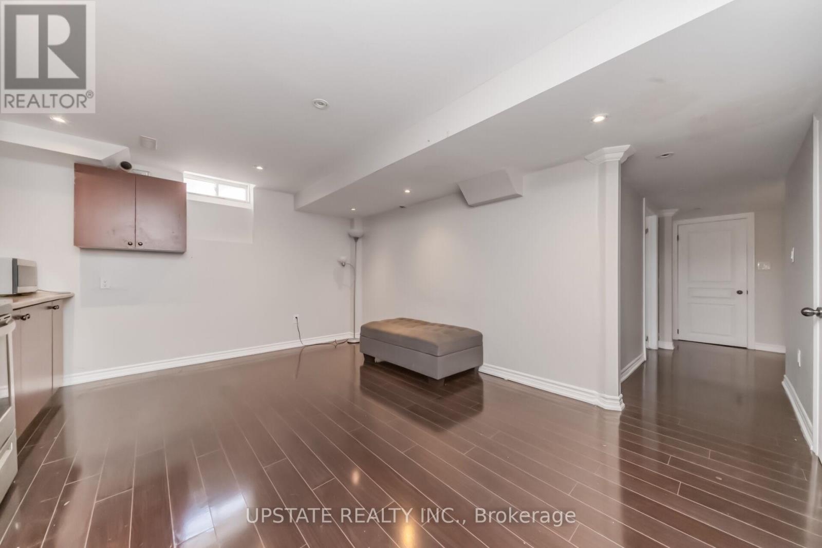 150 LLOYD SANDERSON DRIVE - 40