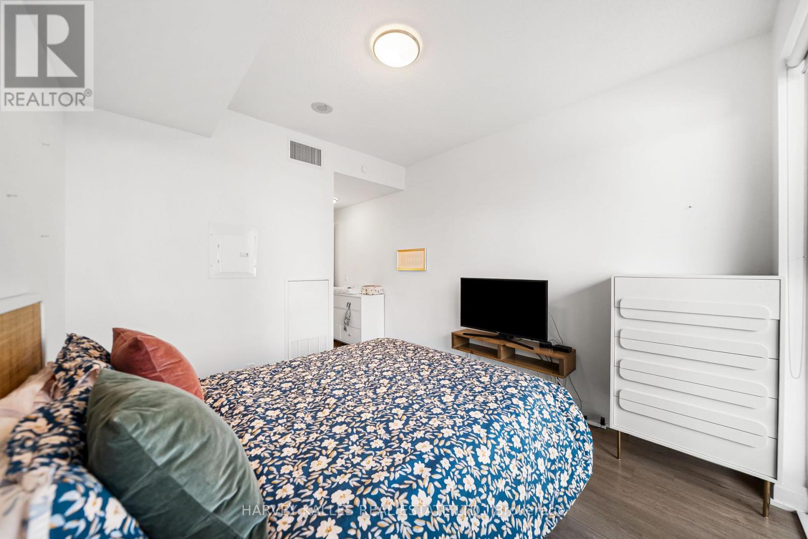 #2703 56 ANNIE CRAIG DRIVE - 21