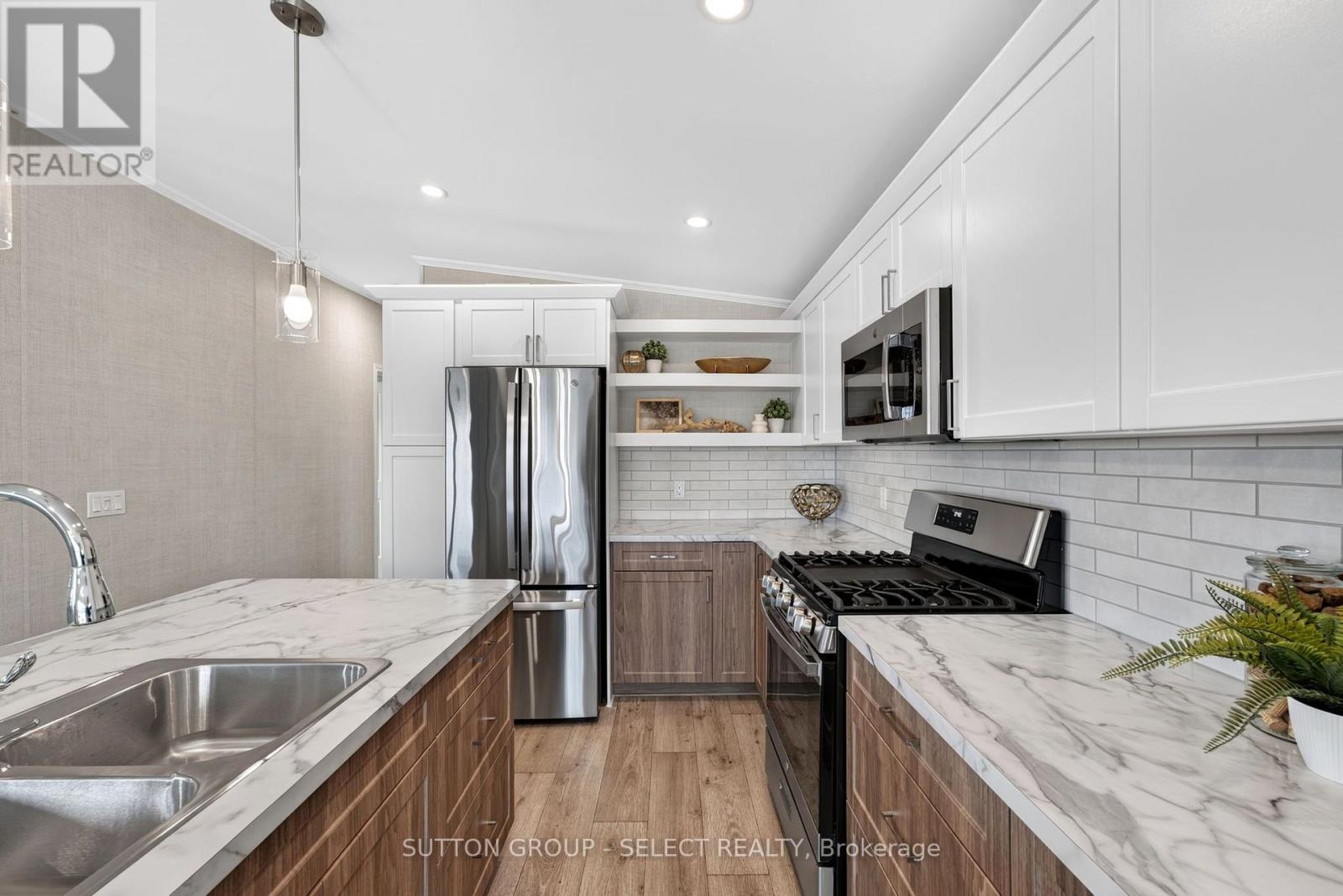 #LOT 8 215 CAROLYNN WAY - 9