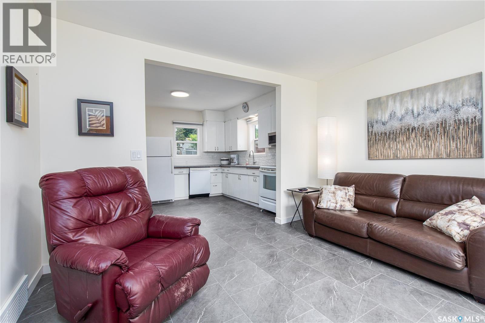 964 Athabasca STREET W - 4