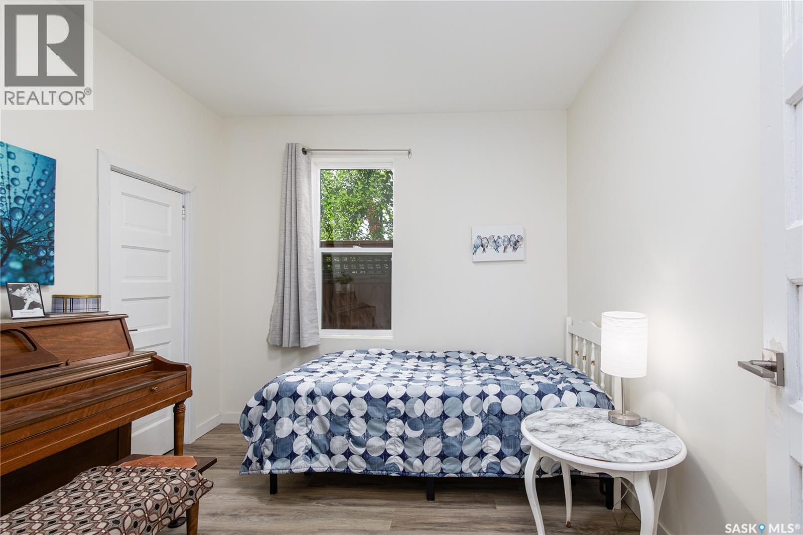 964 Athabasca STREET W - 15