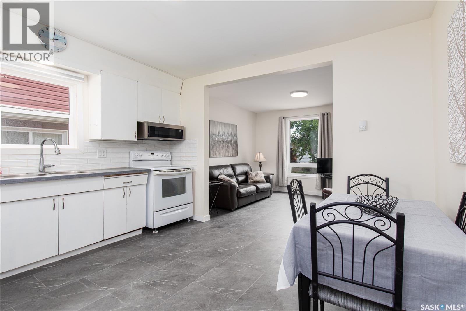 964 Athabasca STREET W - 12
