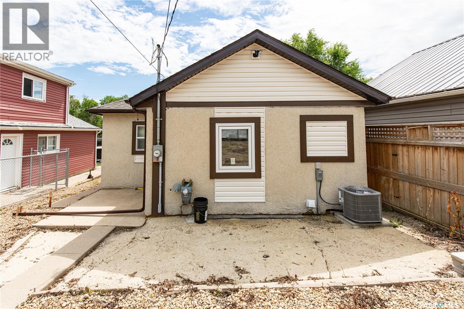 964 Athabasca STREET W - 29