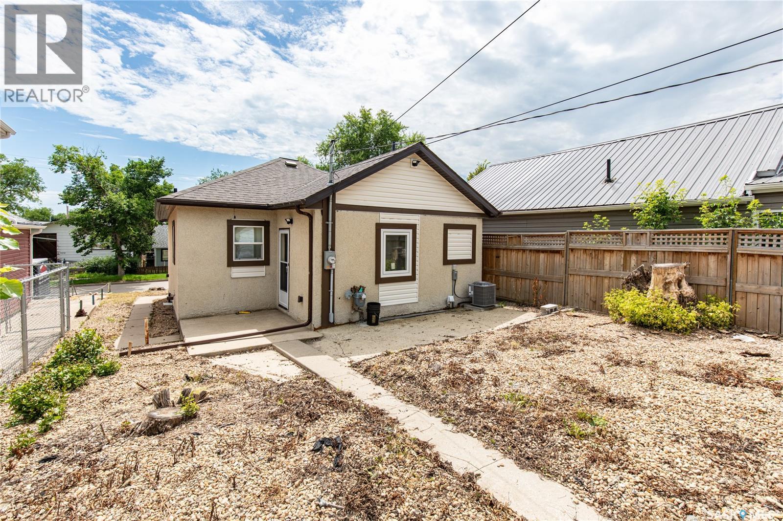 964 Athabasca STREET W - 27