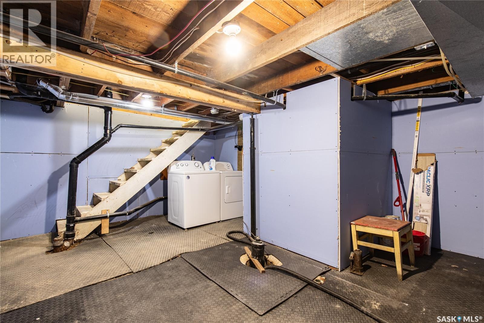 964 Athabasca STREET W - 24