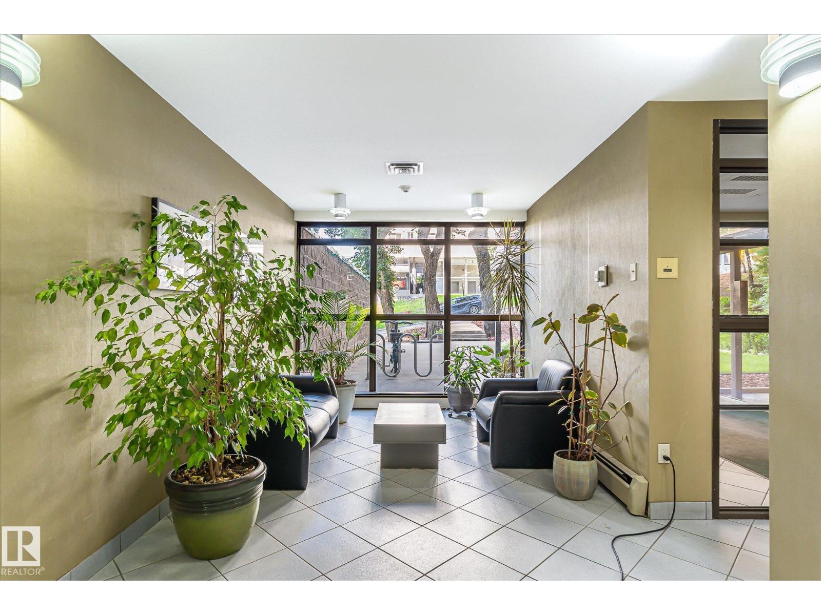 #704 9725 106 ST NW NW - 4