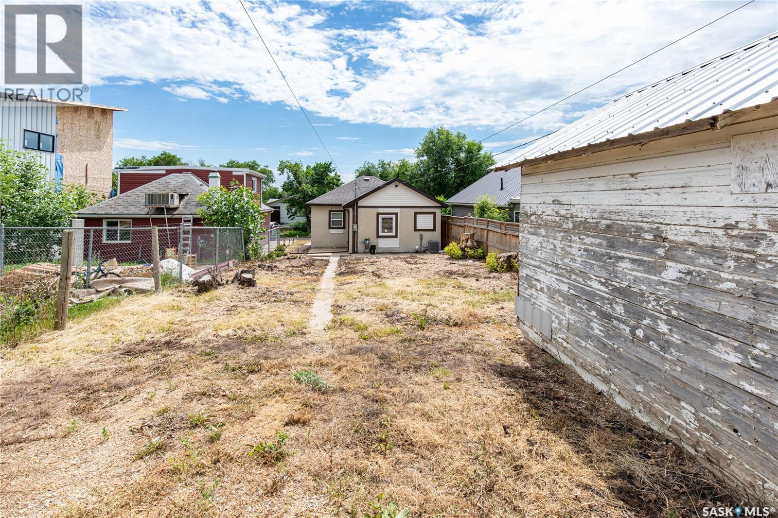 964 Athabasca STREET W - 25