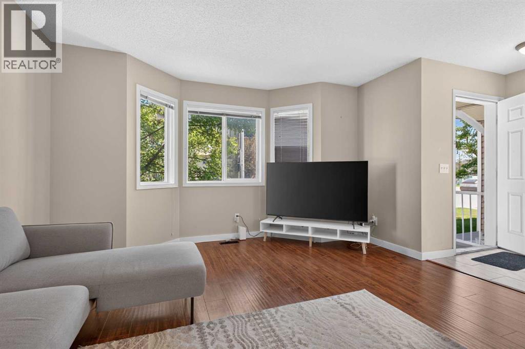 118 Royal Birch Villas NW - 3