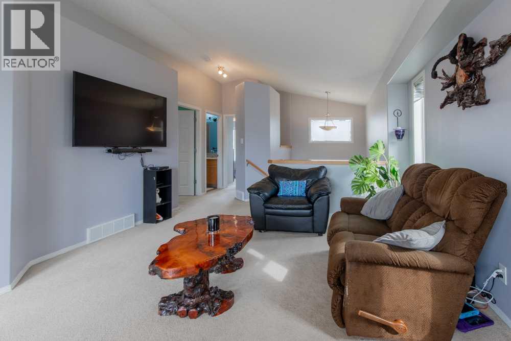 48 Blackfoot Court W - 1