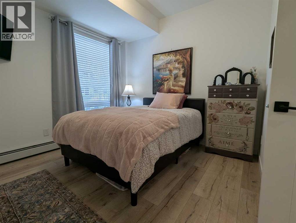 #102 3125 39 Street NW - 20