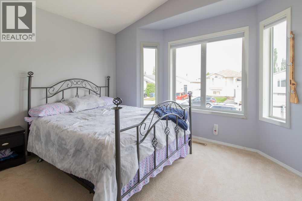 48 Blackfoot Court W - 13