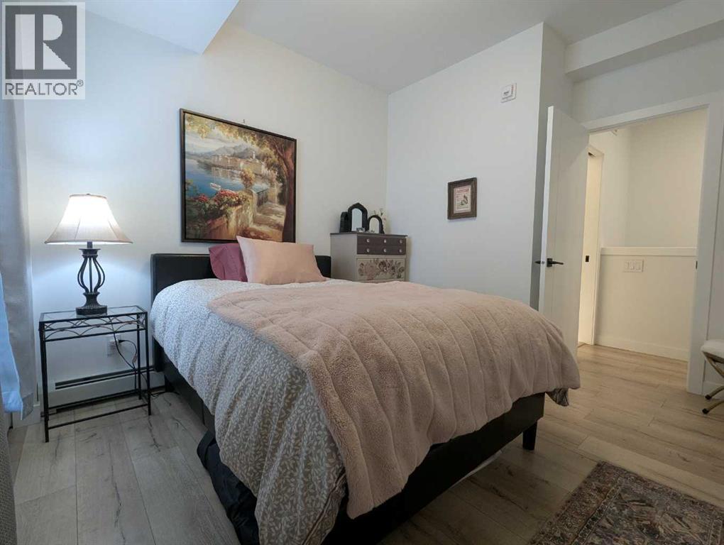 #102 3125 39 Street NW - 23