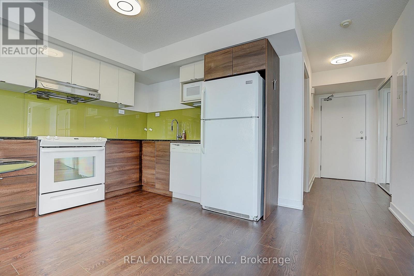 #1501 121 MCMAHON DRIVE - 11
