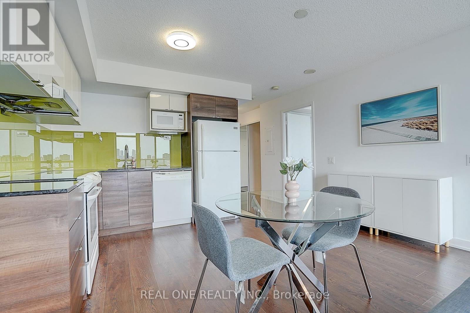 #1501 121 MCMAHON DRIVE - 14