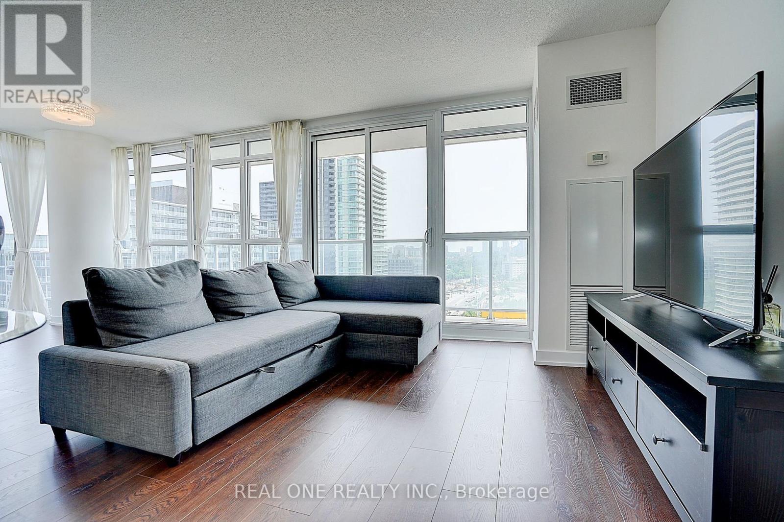 #1501 121 MCMAHON DRIVE - 16