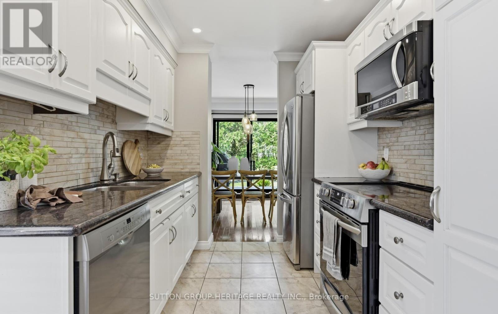 1916 MALDEN CRESCENT - 13