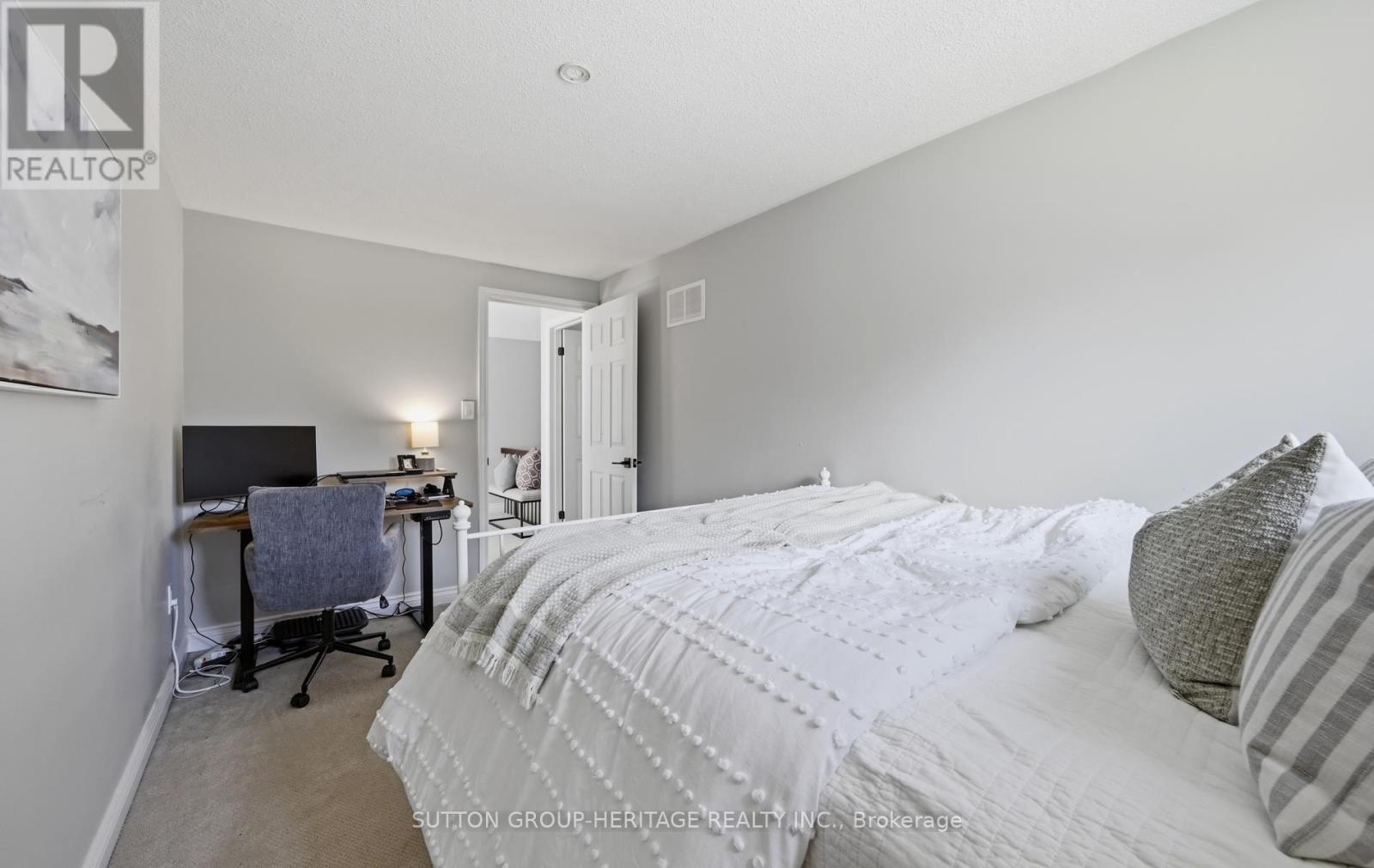 1916 MALDEN CRESCENT - 21