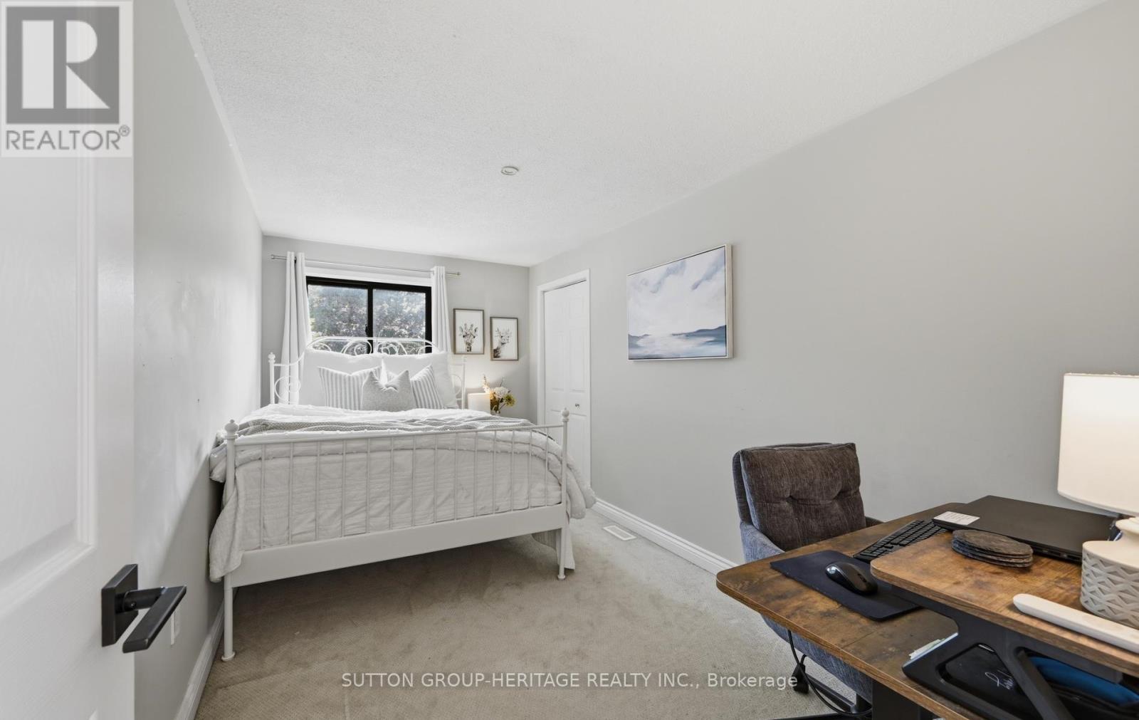1916 MALDEN CRESCENT - 22
