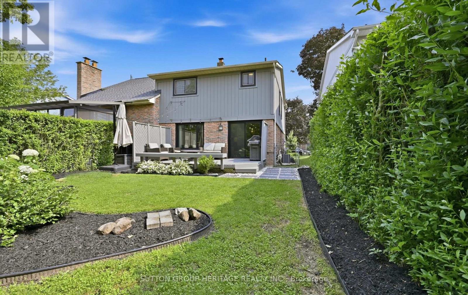 1916 MALDEN CRESCENT - 36