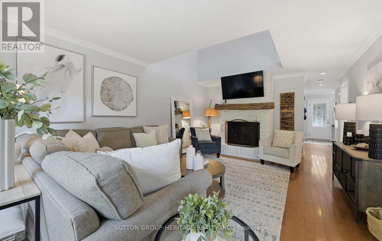 1916 MALDEN CRESCENT - 6