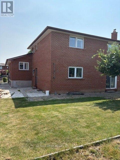 98 JEANNE DRIVE - 19