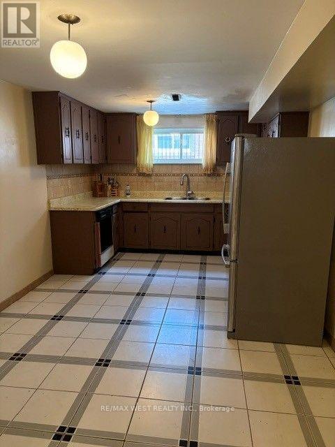 98 JEANNE DRIVE - 21