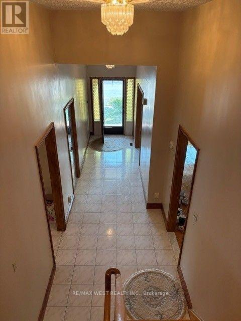 98 JEANNE DRIVE - 4