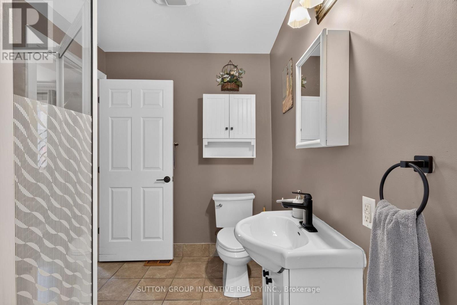 190 BARTHOLOMEW STREET - Image 38