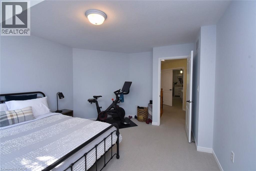 35 ERINGATE Drive - 36