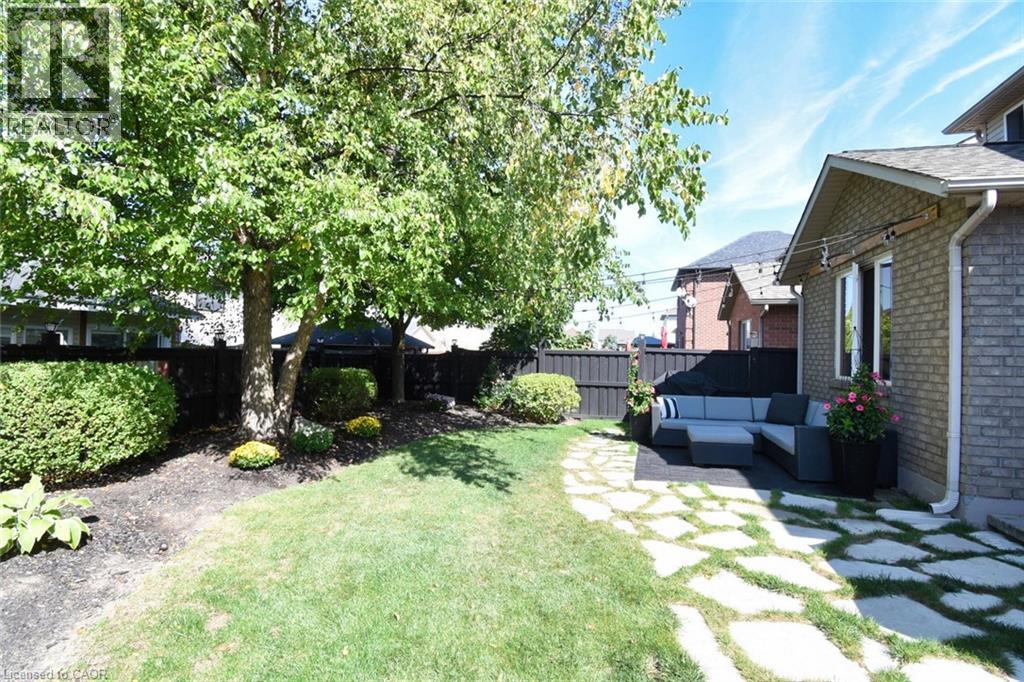 35 ERINGATE Drive - 48