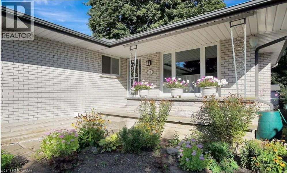 11 DUNCAIRN Avenue, Kitchener — photo 2