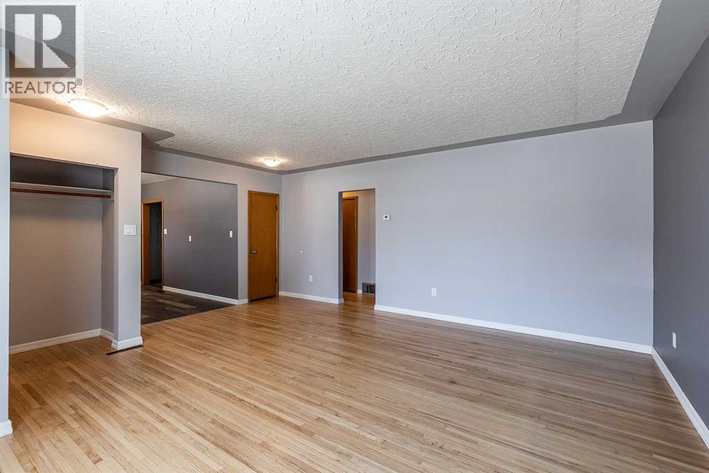 549 2 Street NW - 10
