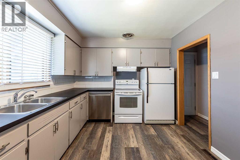 549 2 Street NW - 12