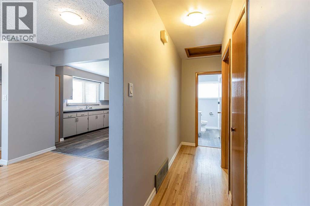 549 2 Street NW - 17